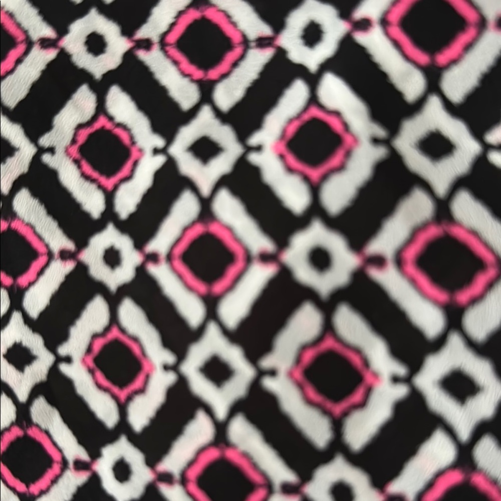 Geometric Patterned Women's Top - Picture 9 of 10